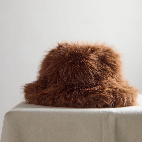 Free people X Unreal Fur ICE Queen Bucket hat - Picture 2 of 9